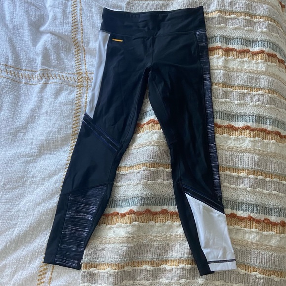 Black & White Lolë Leggings - Picture 2 of 6